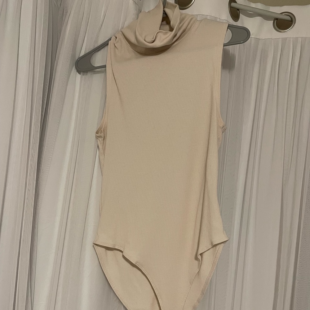 Turtleneck sleeveless bodysuit with button closure
